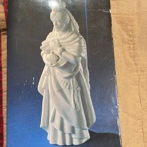 Avon Nativity Collectibles The Magi  Porcelain Figurine. Excellent Condition.